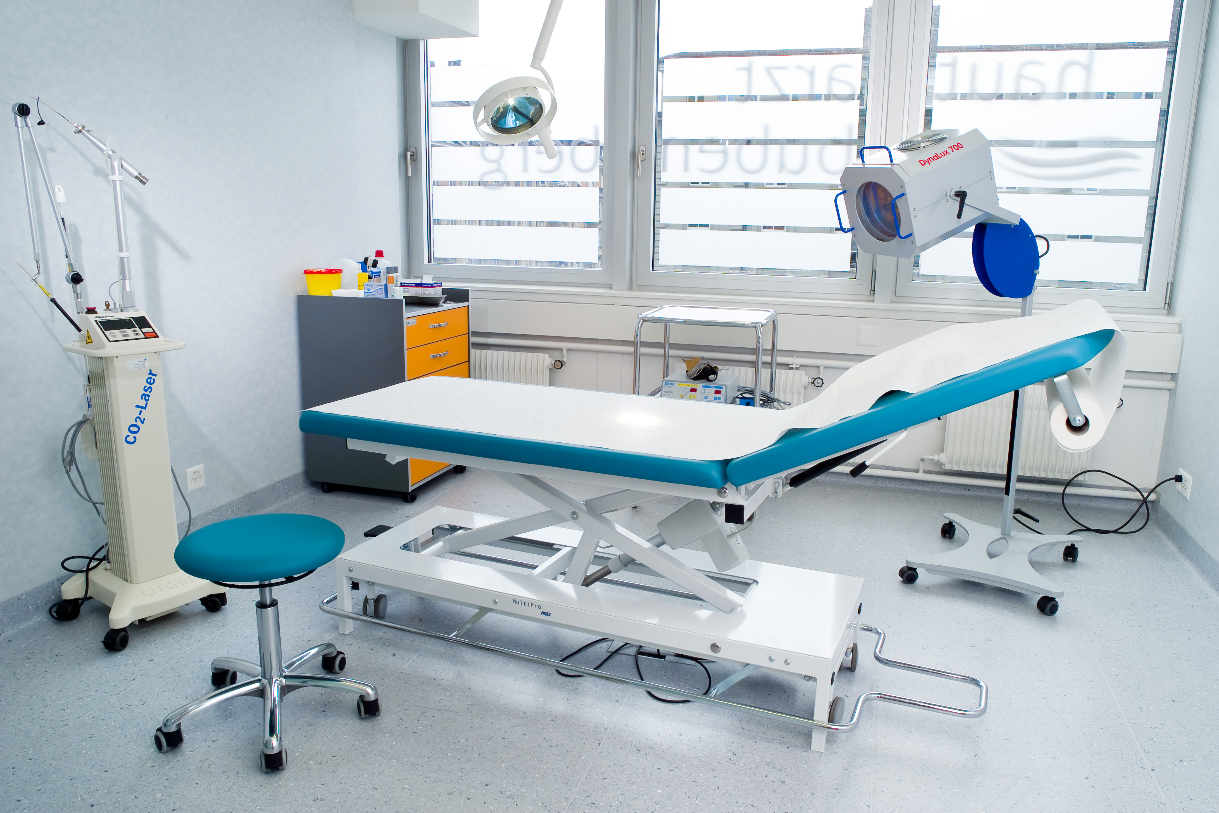 Certified operating room with operating table in light blue-grey-white
